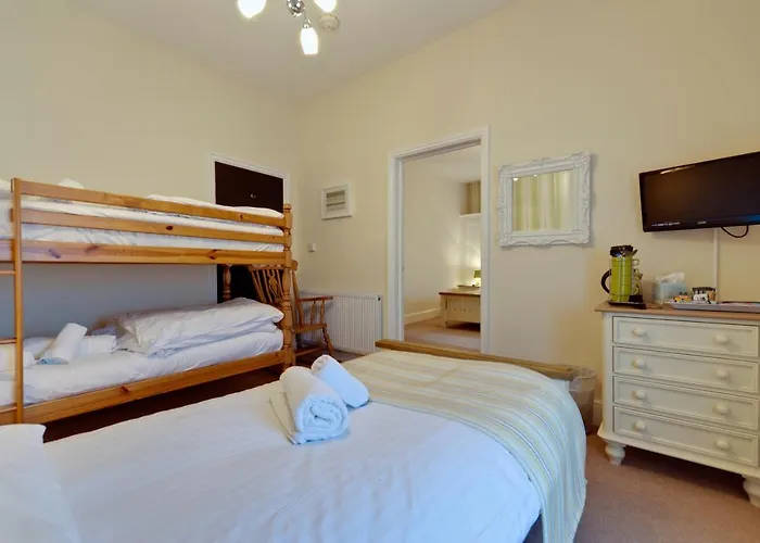 Lauriston & Lawton Court Hotel